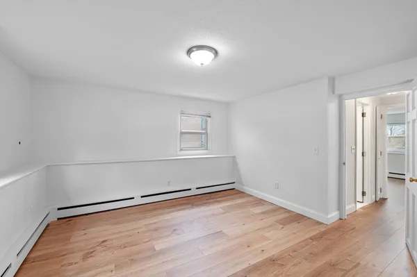 $2,595 | 121 Cambridge Road, Unit B, Woburn, MA 01801