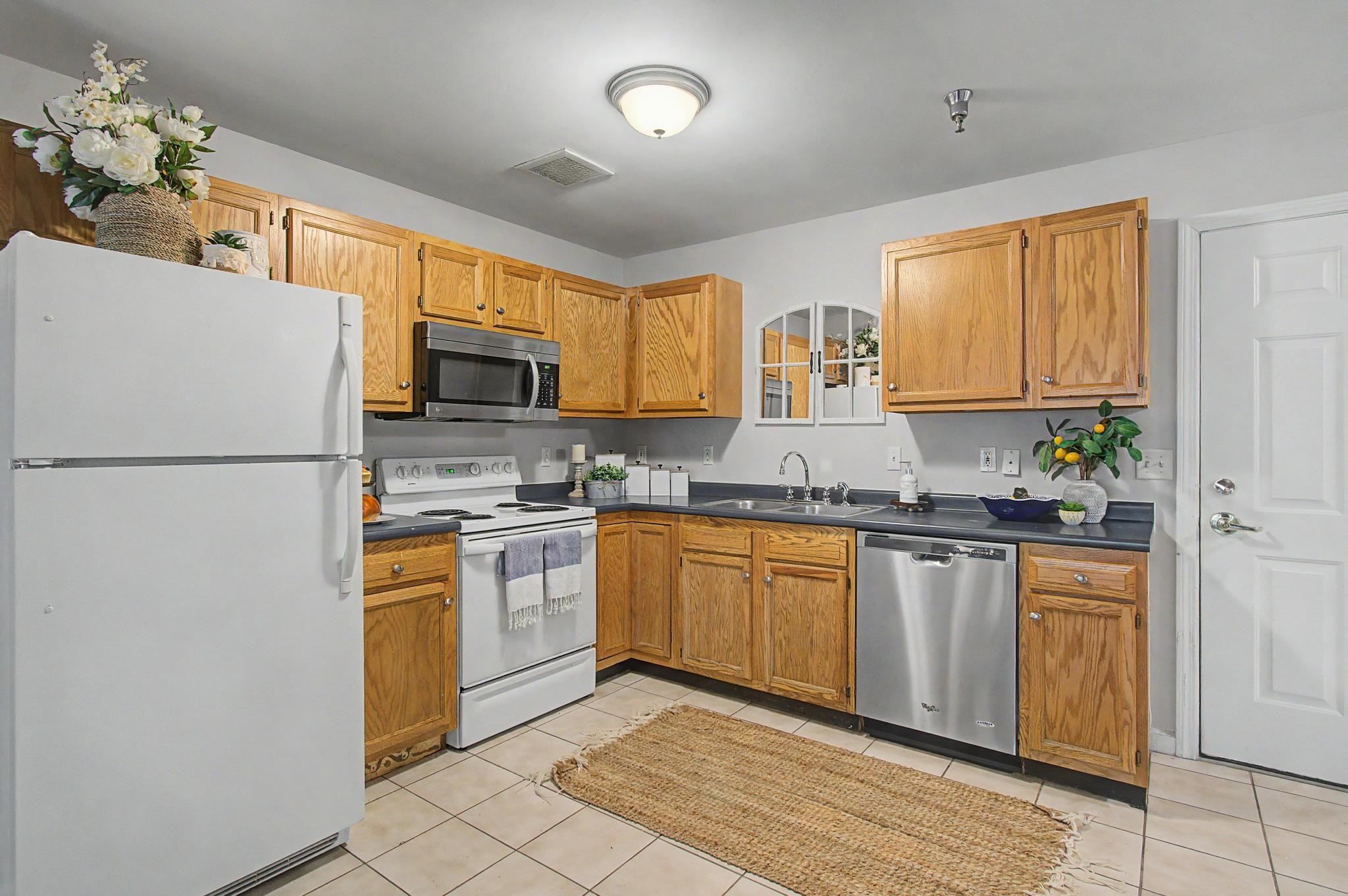 305 Lime Kiln Road, Unit 100 South Burlington, VT 05403 - Photo 5 of 32 Gallery Image 5