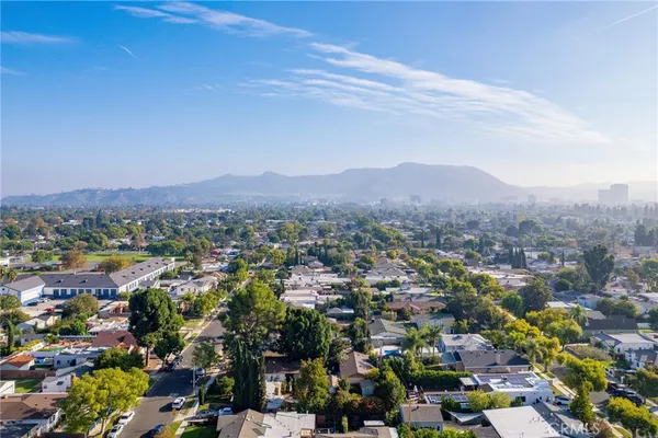 $1,100,000 | 2304-2306 West Burbank Boulevard, Burbank, CA 91506