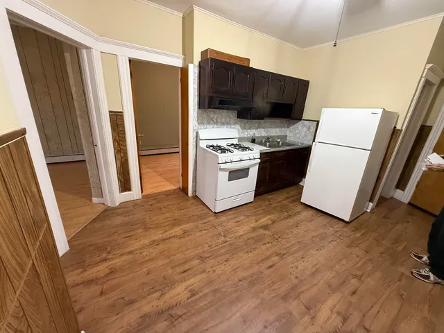 $1,800 | 152 West 27th Street, Unit 3R, Bayonne, NJ 07002