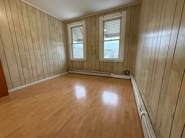 $1,800 | 152 West 27th Street, Unit 3R, Bayonne, NJ 07002