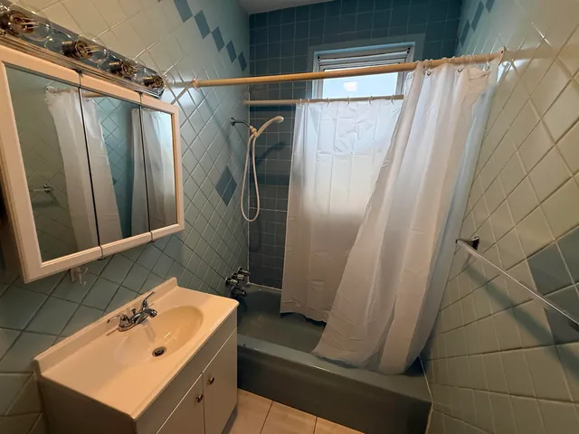 $1,800 | 152 West 27th Street, Unit 3R, Bayonne, NJ 07002