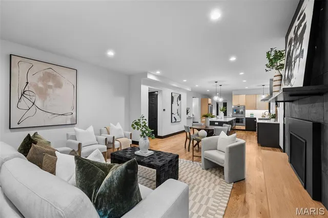 $1,749,999 | 849 Bluespring Lane, Frontenac, MO 63131