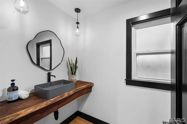 $1,749,999 | 849 Bluespring Lane, Frontenac, MO 63131