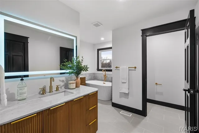 $1,749,999 | 849 Bluespring Lane, Frontenac, MO 63131