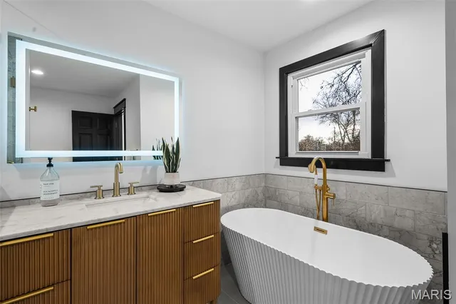 $1,749,999 | 849 Bluespring Lane, Frontenac, MO 63131