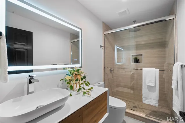 $1,749,999 | 849 Bluespring Lane, Frontenac, MO 63131