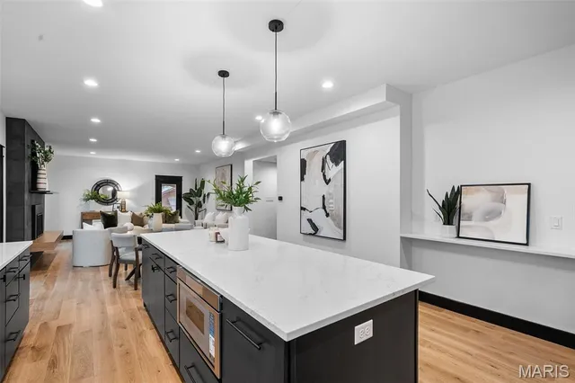 $1,749,999 | 849 Bluespring Lane, Frontenac, MO 63131