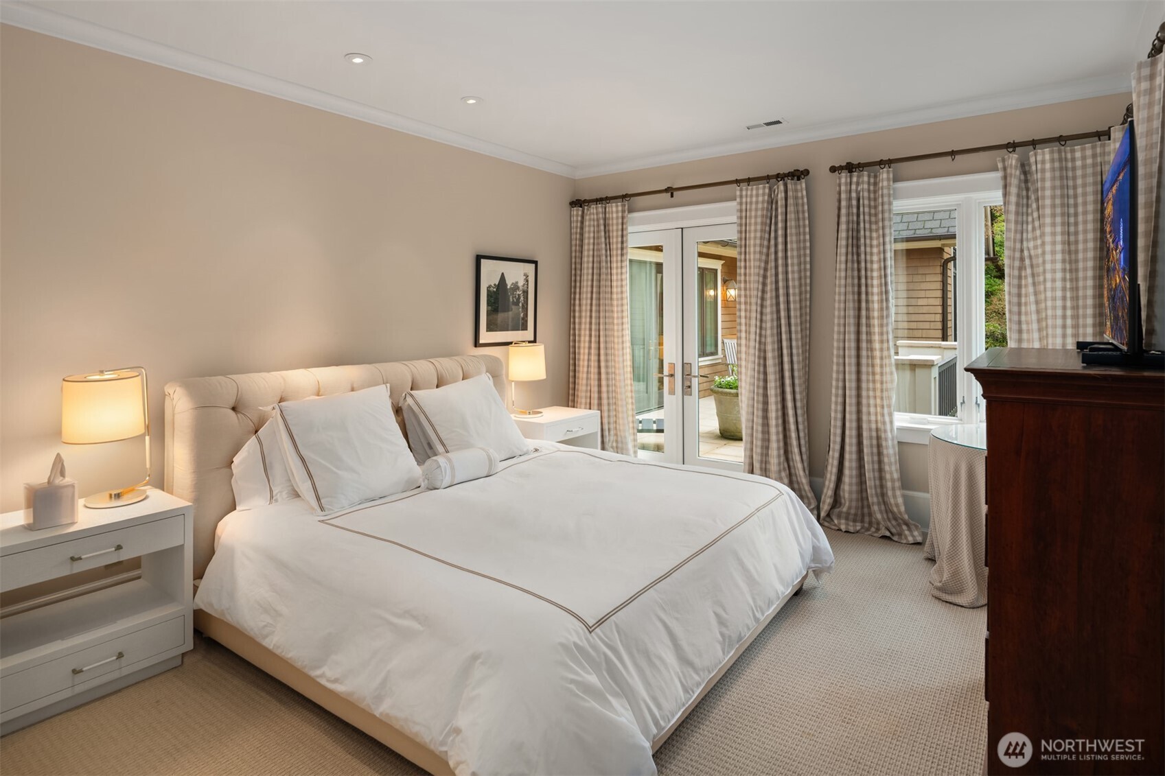 3814 East John Street Seattle, WA 98112 - Photo 20 of 26 a bedroom with a bed and a window