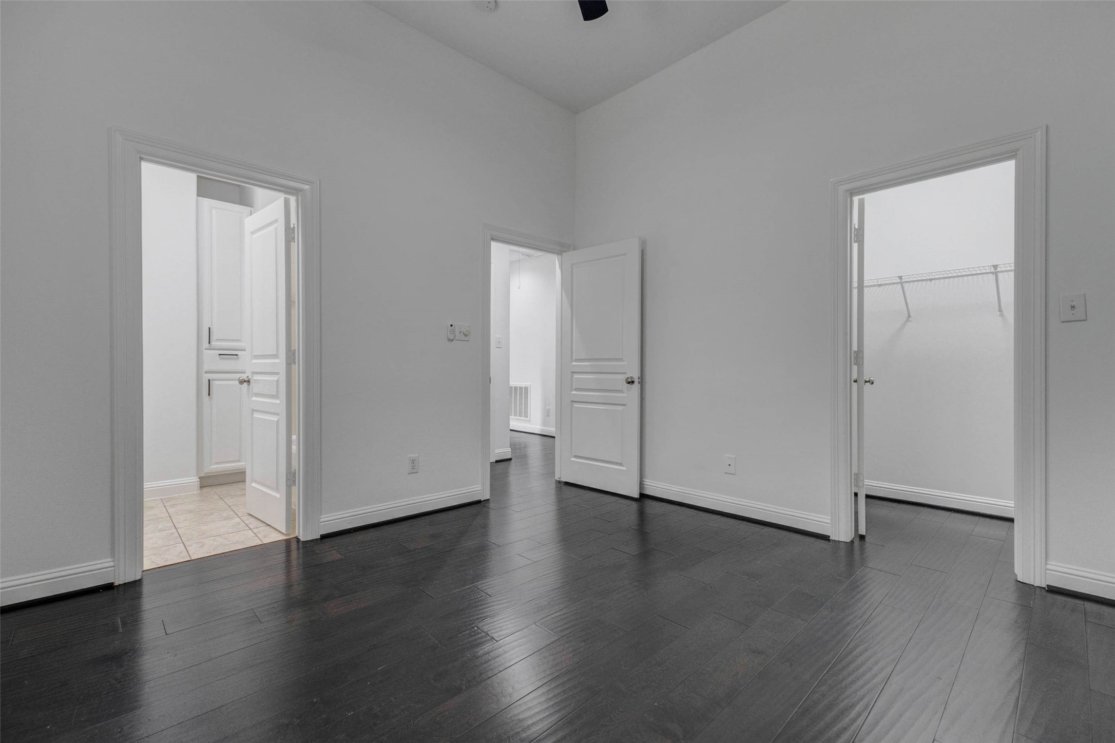 19 Versante Court Houston, TX 77070 - Photo 21 of 40 3rd bedroom on the 3rd floor, has large closet and ensuite.