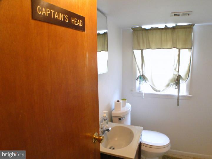 10209 West Keswick Road Philadelphia, PA 19114 - Photo 12 of 16 Half Bath