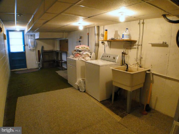10209 West Keswick Road Philadelphia, PA 19114 - Photo 13 of 16 Laundry Room