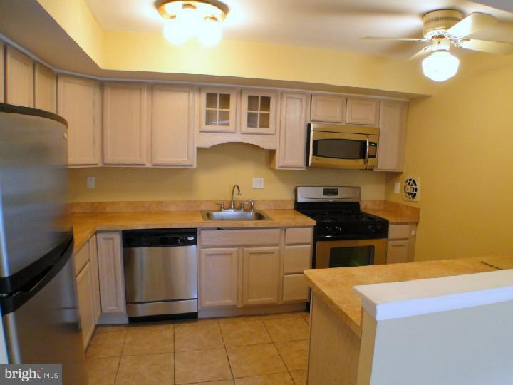 10209 West Keswick Road Philadelphia, PA 19114 - Photo 16 of 16 Kitchen