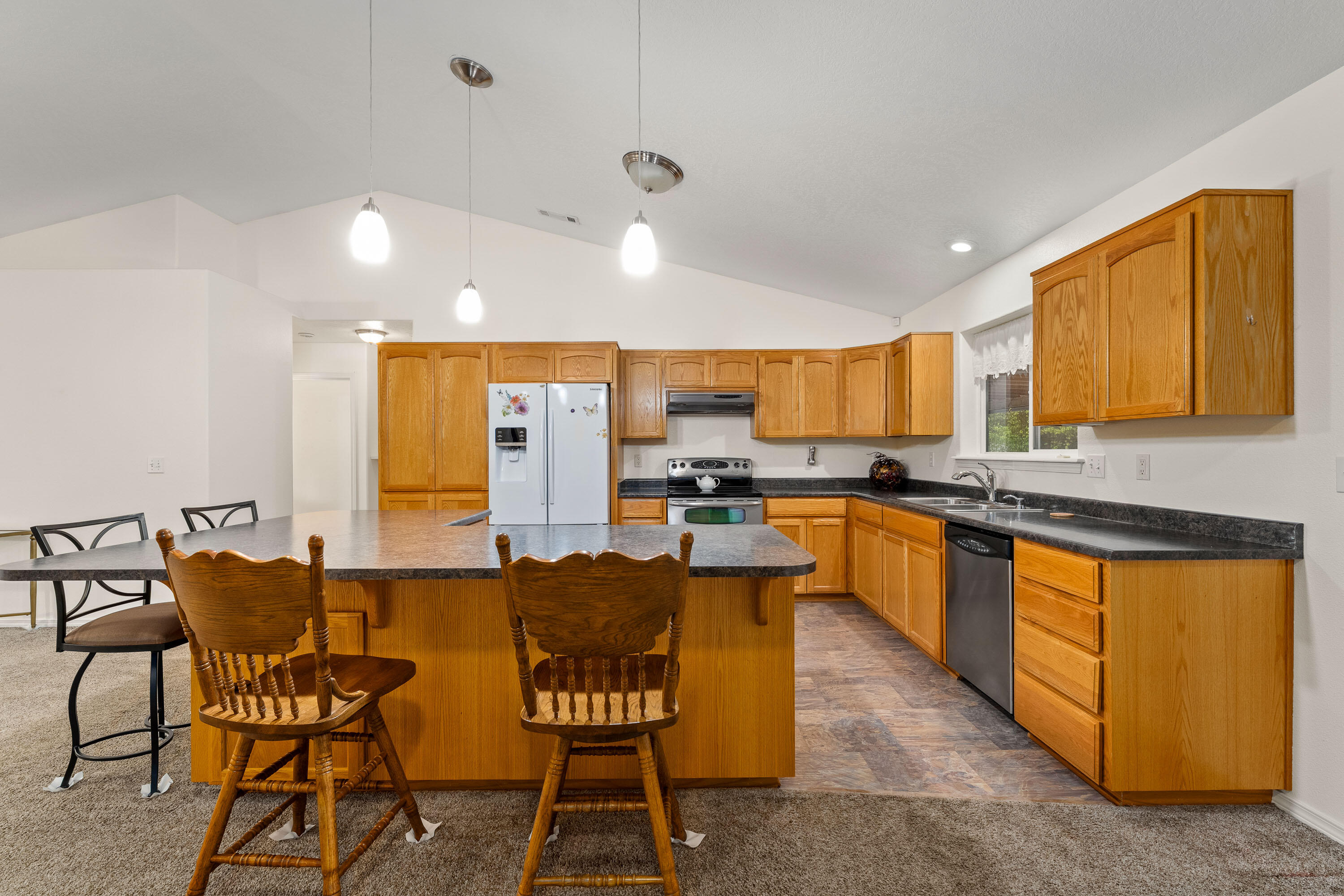 335 Cornett Lane Cave Junction, OR 97523 - Photo 12 of 55 Kitchen