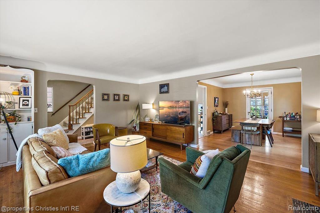 1683 Severn Road Grosse Pointe Woods, MI 48236 - Photo 10 of 47
