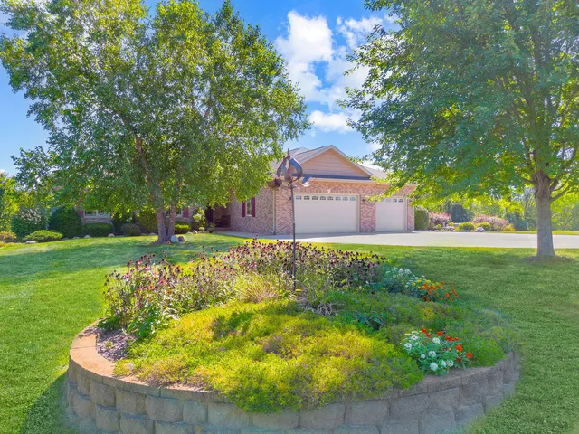 $990,000 | 5619 352nd Avenue, Burlington, WI 53105