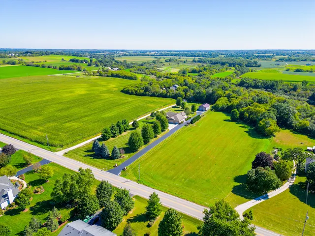 $990,000 | 5619 352nd Avenue, Burlington, WI 53105