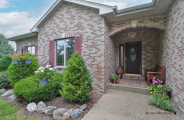 $990,000 | 5619 352nd Avenue, Burlington, WI 53105