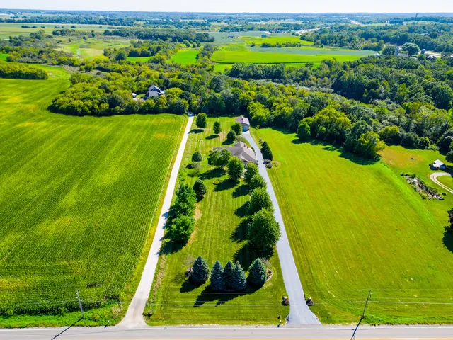 $990,000 | 5619 352nd Avenue, Burlington, WI 53105