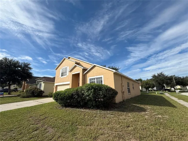 a view of a house with a yard