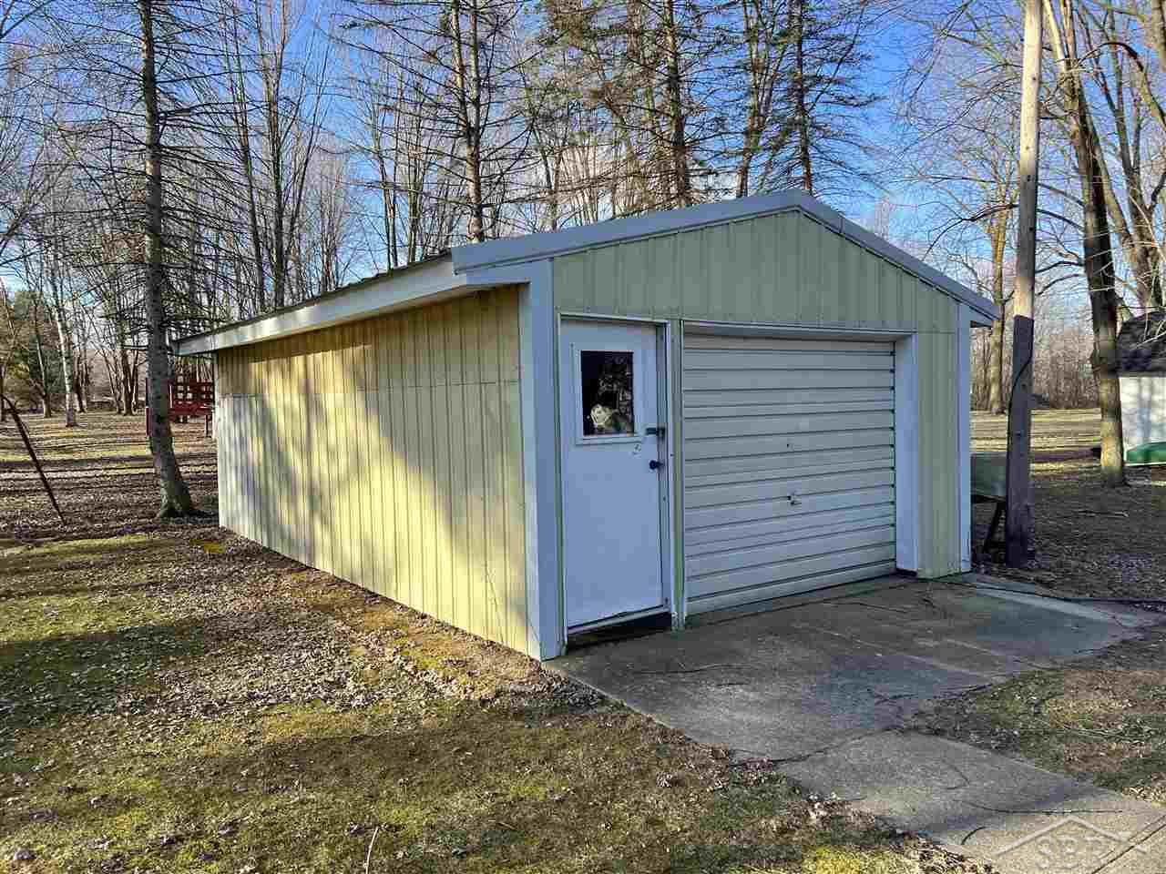 10597 Peet Road Chesaning, MI 48616 - Photo 4 of 29 50069453-3.JPG