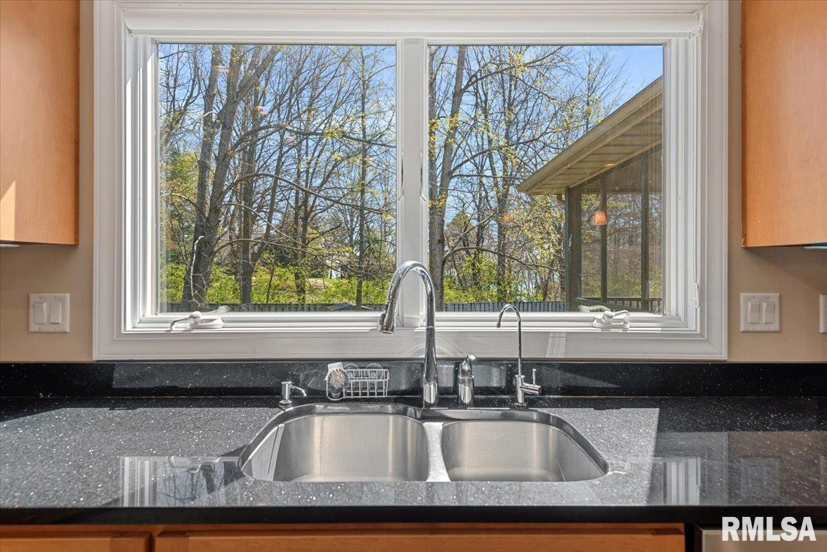 2333 Waterbury Pond Court Springfield, IL 62712 - Photo 13 of 66