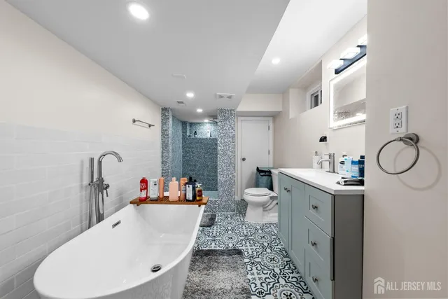 $615,000 | 1721 Holly Road, North Brunswick, NJ 08902