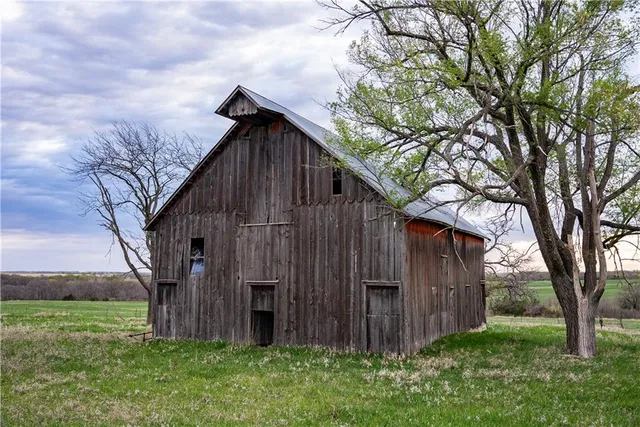 $3,770,175 | Dragoon Creek Road, Harveyville, KS 66431