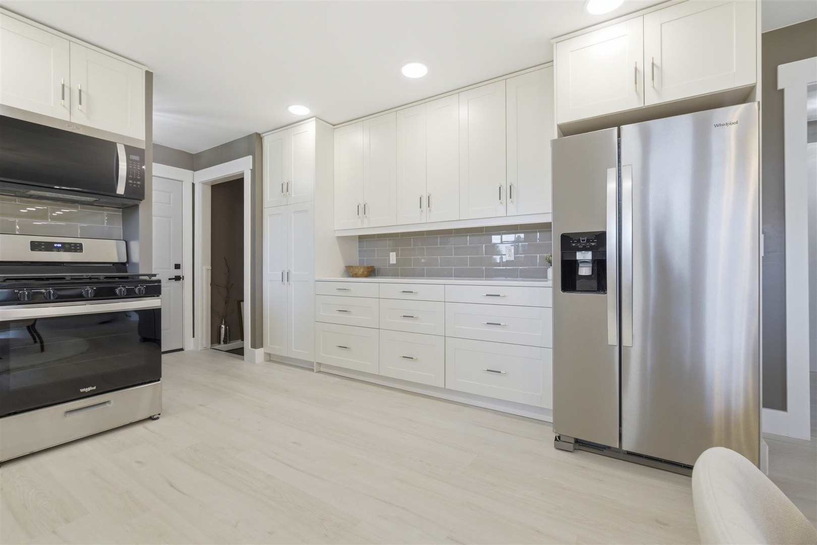 7277 East 3000 N Road Cornell, IL 61319 - Photo 4 of 40 a kitchen with stainless steel appliances a refrigerator stove and microwave