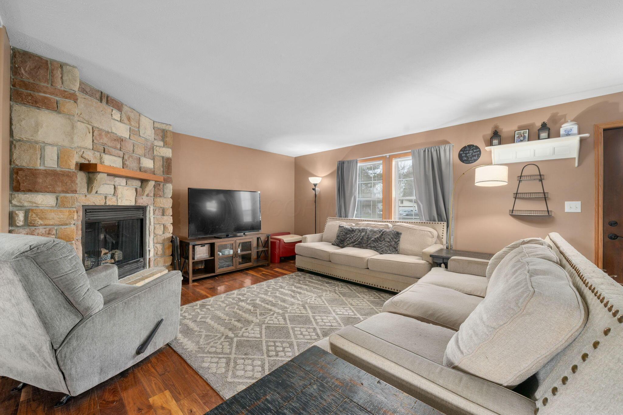 14667 Cleveland Road Southwest Pataskala, OH 43062 - Photo 5 of 33 Great Room