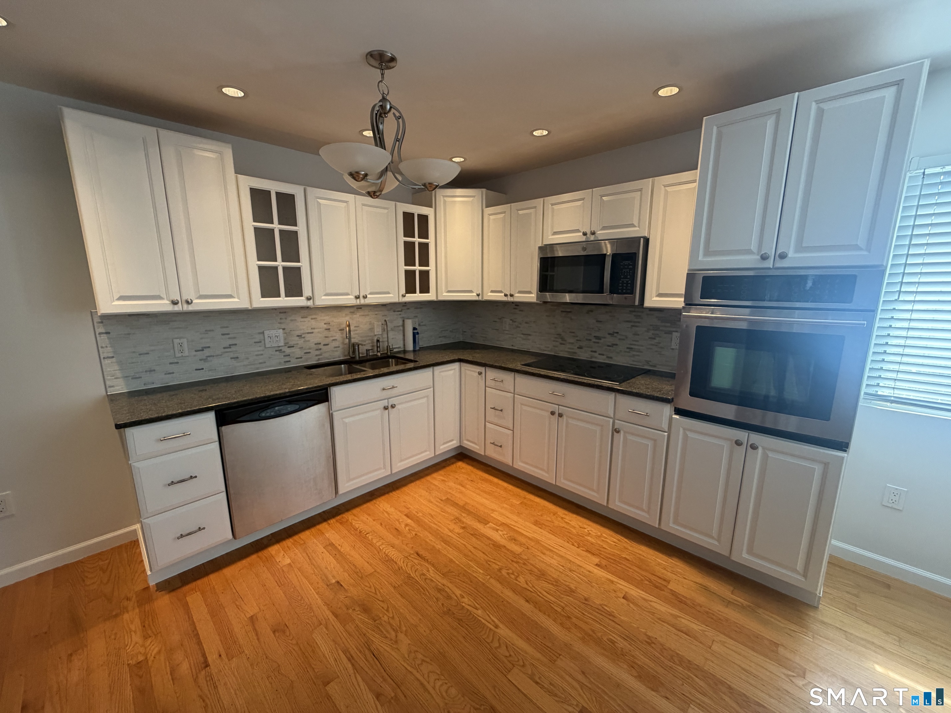 463 Cove Road, Unit 6 Stamford, CT 06902 - Photo 3 of 12