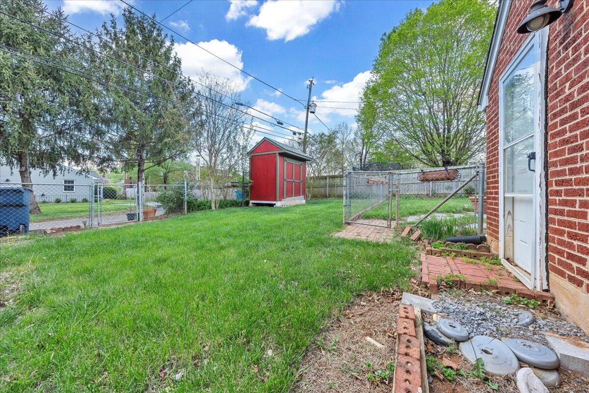 1820 Blenheim Road Southwest Roanoke, VA 24015 - Photo 42 of 51 43-MIB00995