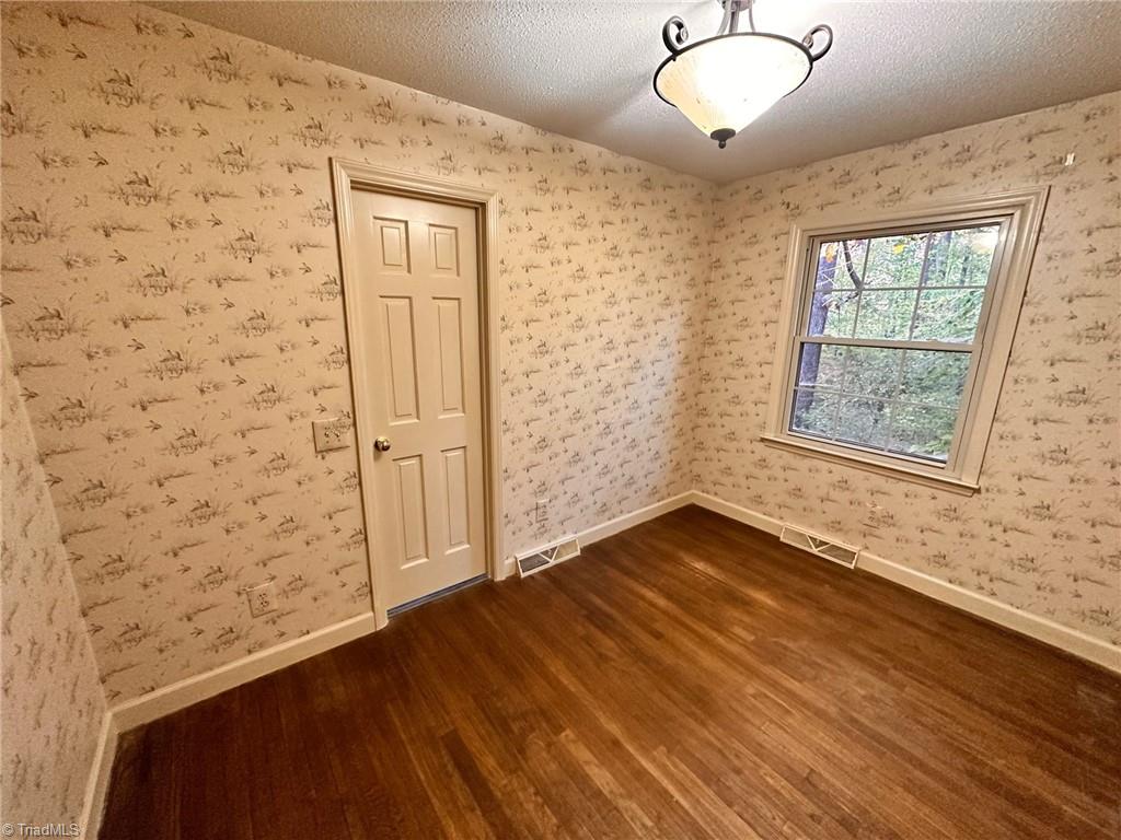 3415 Old Onslow Road Greensboro, NC 27407 - Photo 18 of 45 Small room off primary bedroom/bathroom - indicated as office