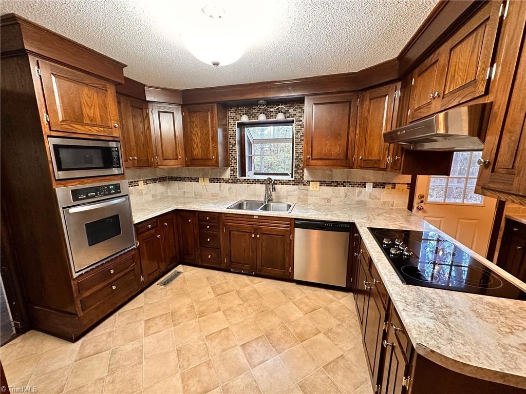 3415 Old Onslow Road Greensboro, NC 27407 - Photo 4 of 45 Kitchen View 2 - built in appliances