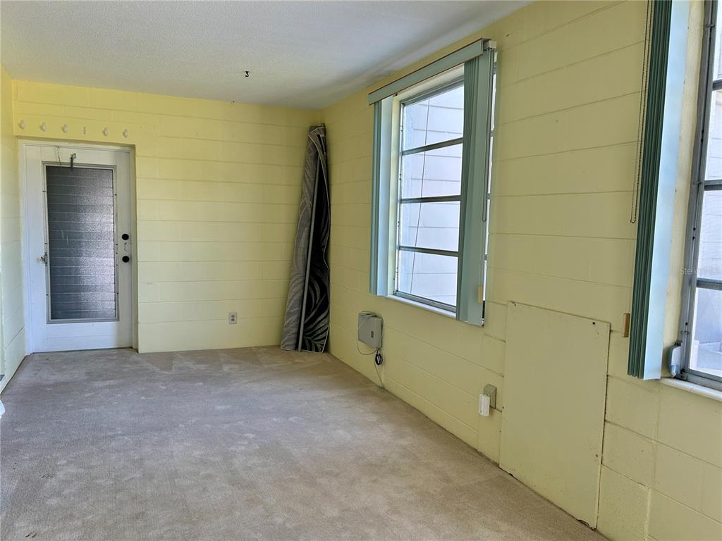 2072 Australia Way West, Unit 32 Clearwater, FL 33763 - Photo 11 of 47 an empty room with windows