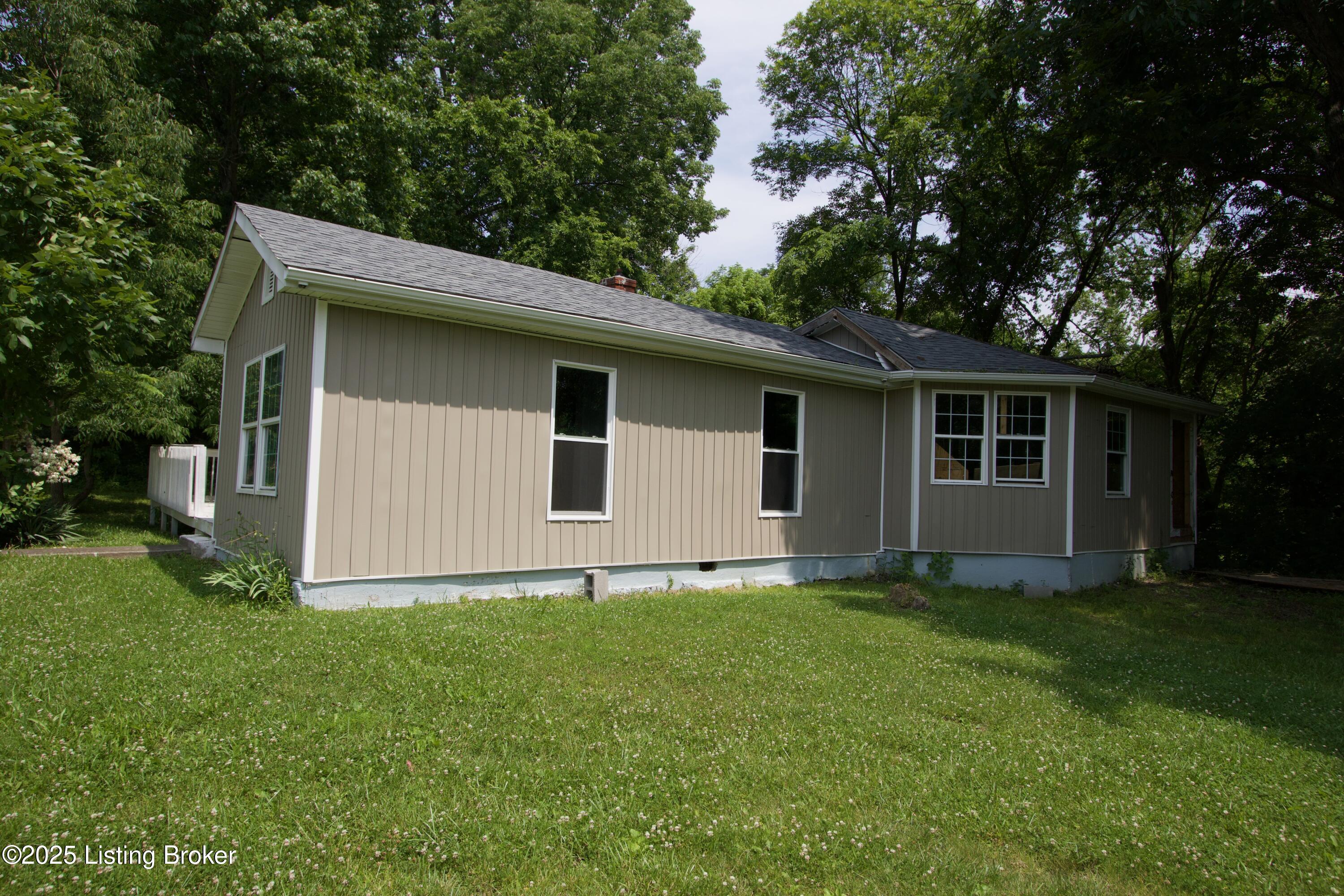 9303 R 3rd Street Road Louisville, KY 40272 - Photo 2 of 13 IMG_5692