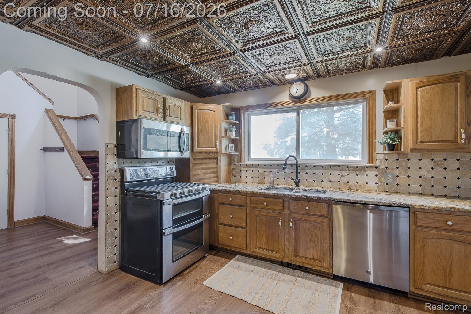 43995 Bemis Road Belleville, MI 48111 - Photo 13 of 67 Antique-look tin tiled ceiling