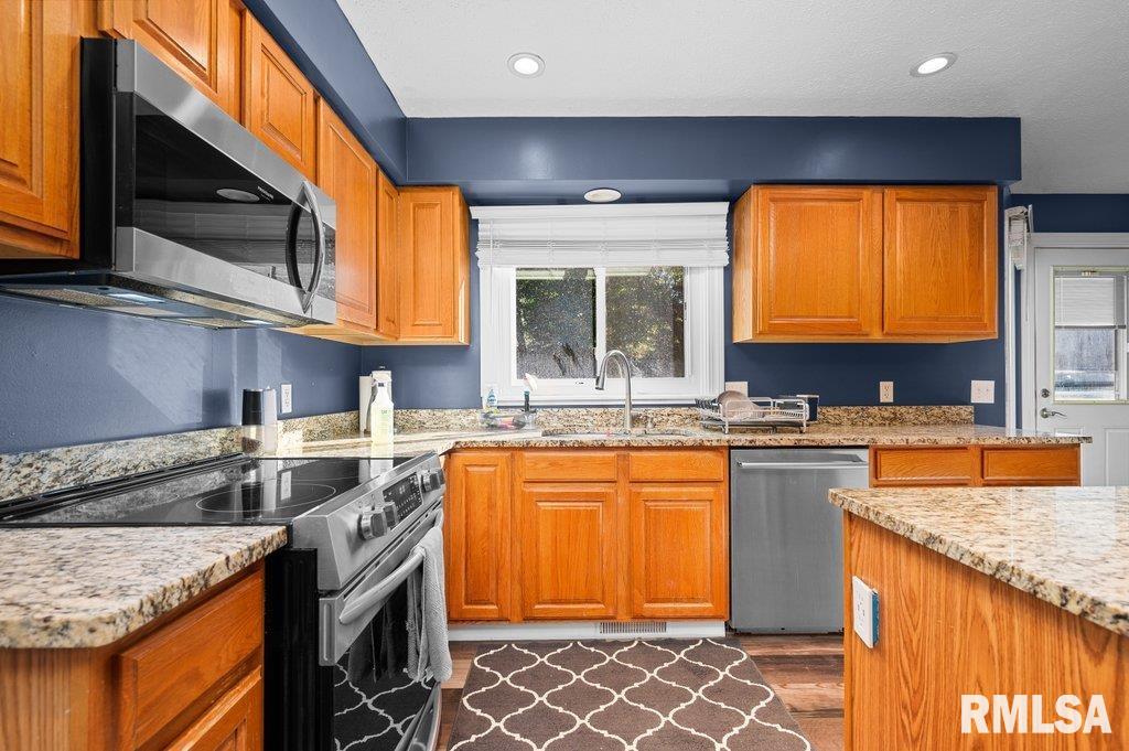 4745 Heatherstone Road Bettendorf, IA 52722 - Photo 11 of 43 Gallery Image 11
