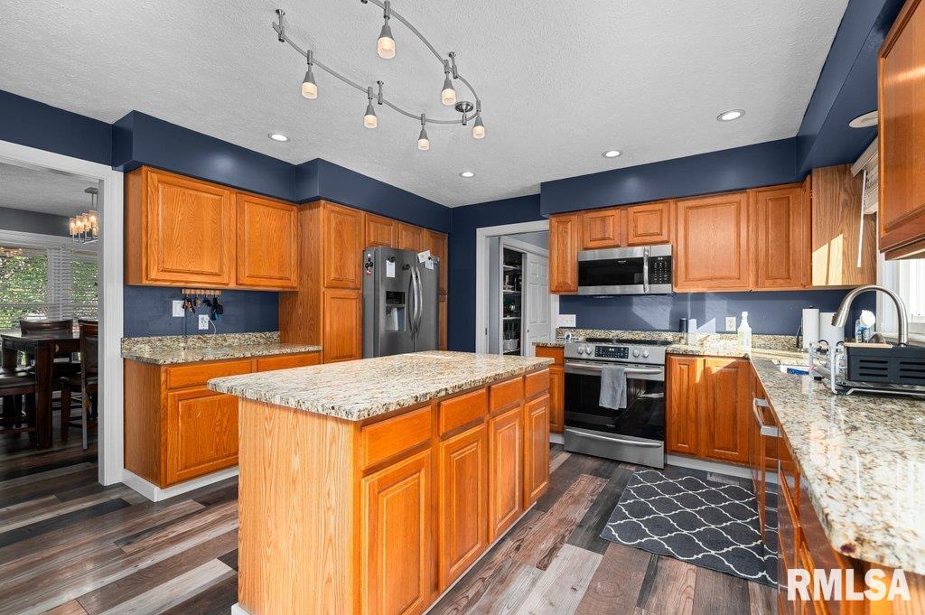 4745 Heatherstone Road Bettendorf, IA 52722 - Photo 12 of 43 Gallery Image 12