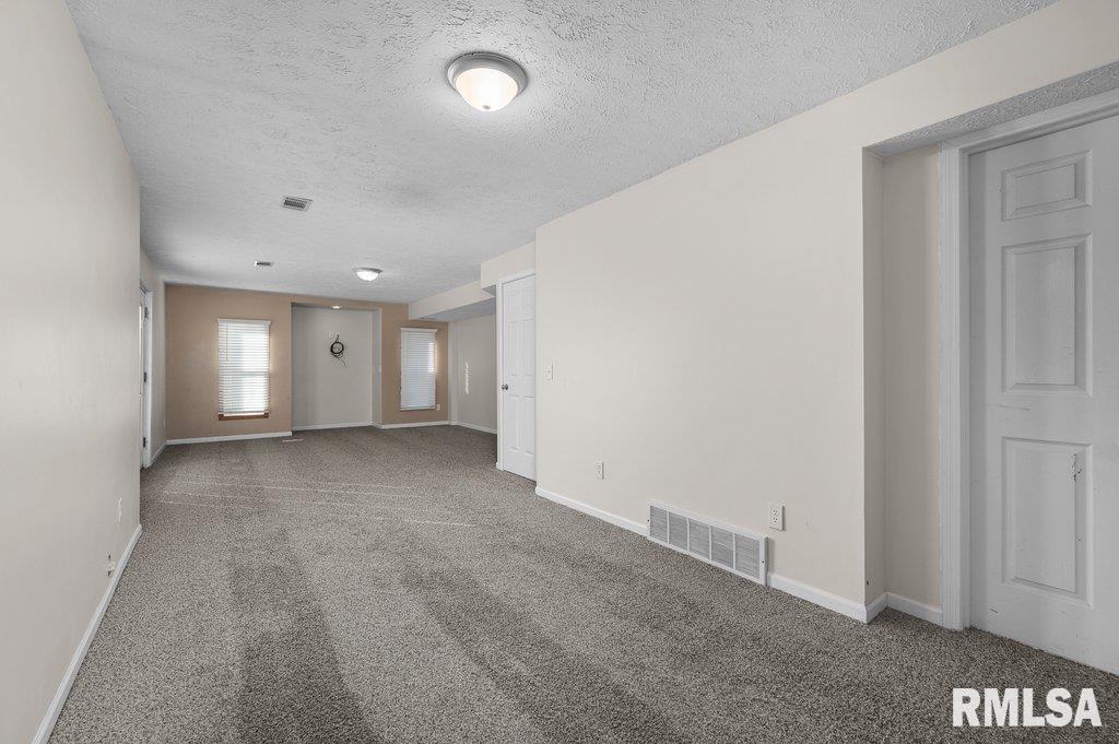 4745 Heatherstone Road Bettendorf, IA 52722 - Photo 36 of 43 Gallery Image 36