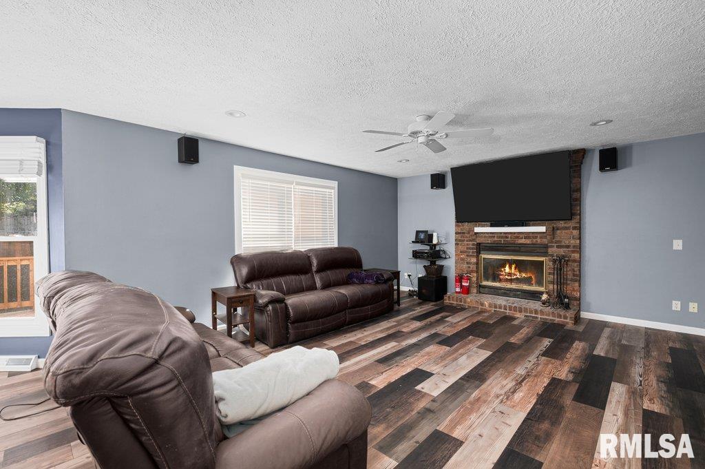 4745 Heatherstone Road Bettendorf, IA 52722 - Photo 4 of 43 Gallery Image 4