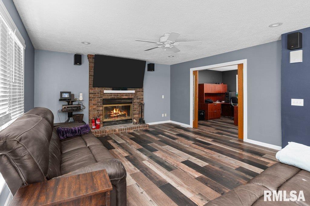 4745 Heatherstone Road Bettendorf, IA 52722 - Photo 5 of 43 Gallery Image 5