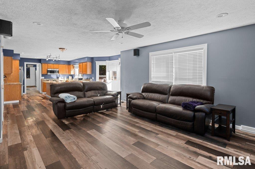 4745 Heatherstone Road Bettendorf, IA 52722 - Photo 6 of 43 Gallery Image 6