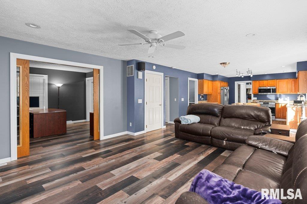 4745 Heatherstone Road Bettendorf, IA 52722 - Photo 7 of 43 Gallery Image 7