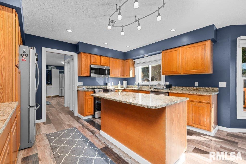 4745 Heatherstone Road Bettendorf, IA 52722 - Photo 9 of 43 Gallery Image 9