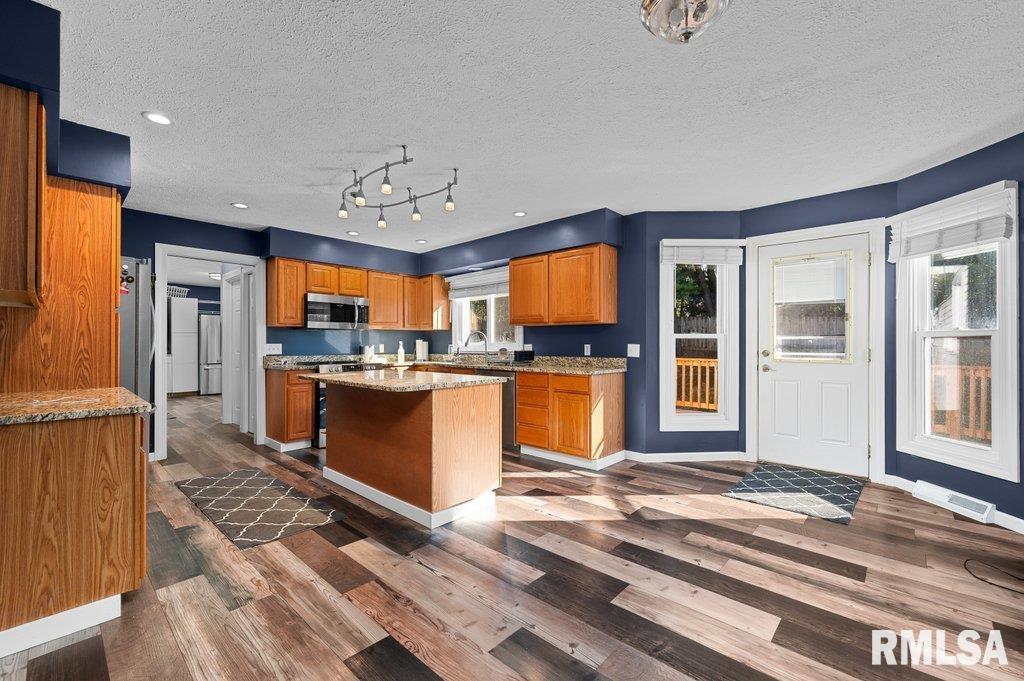 4745 Heatherstone Road Bettendorf, IA 52722 - Photo 10 of 43 Gallery Image 10