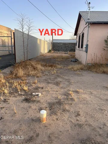 a view of a back yard of the house