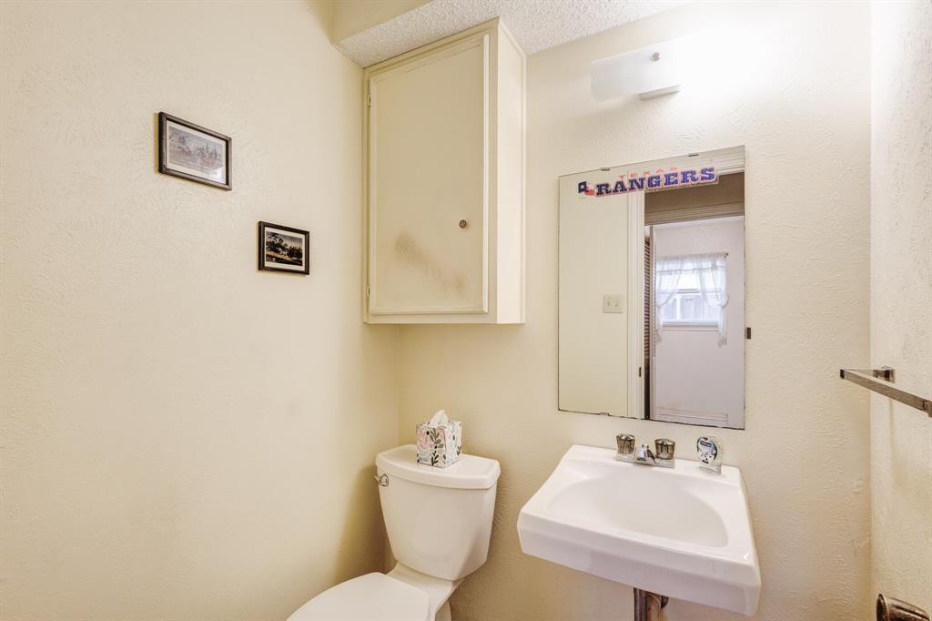 605 East Spring Valley Road Richardson, TX 75081 - Photo 20 of 24 Half Bathroom