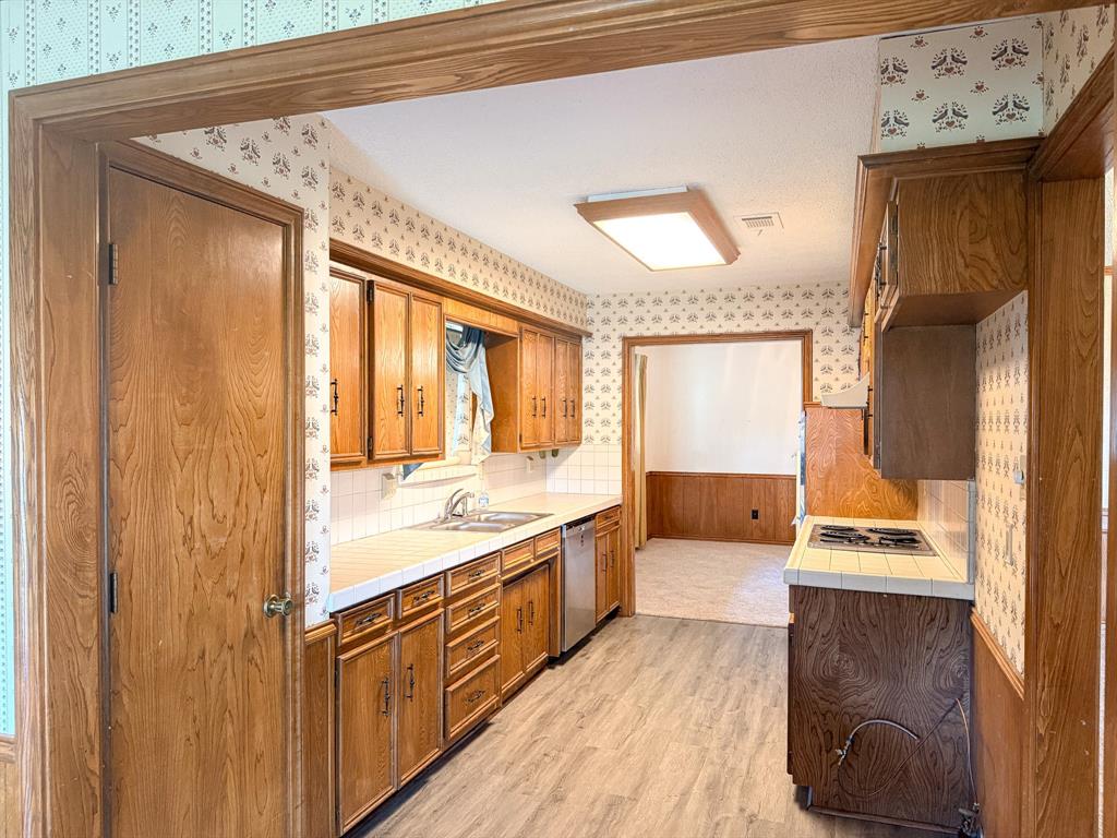 605 East Spring Valley Road Richardson, TX 75081 - Photo 8 of 24