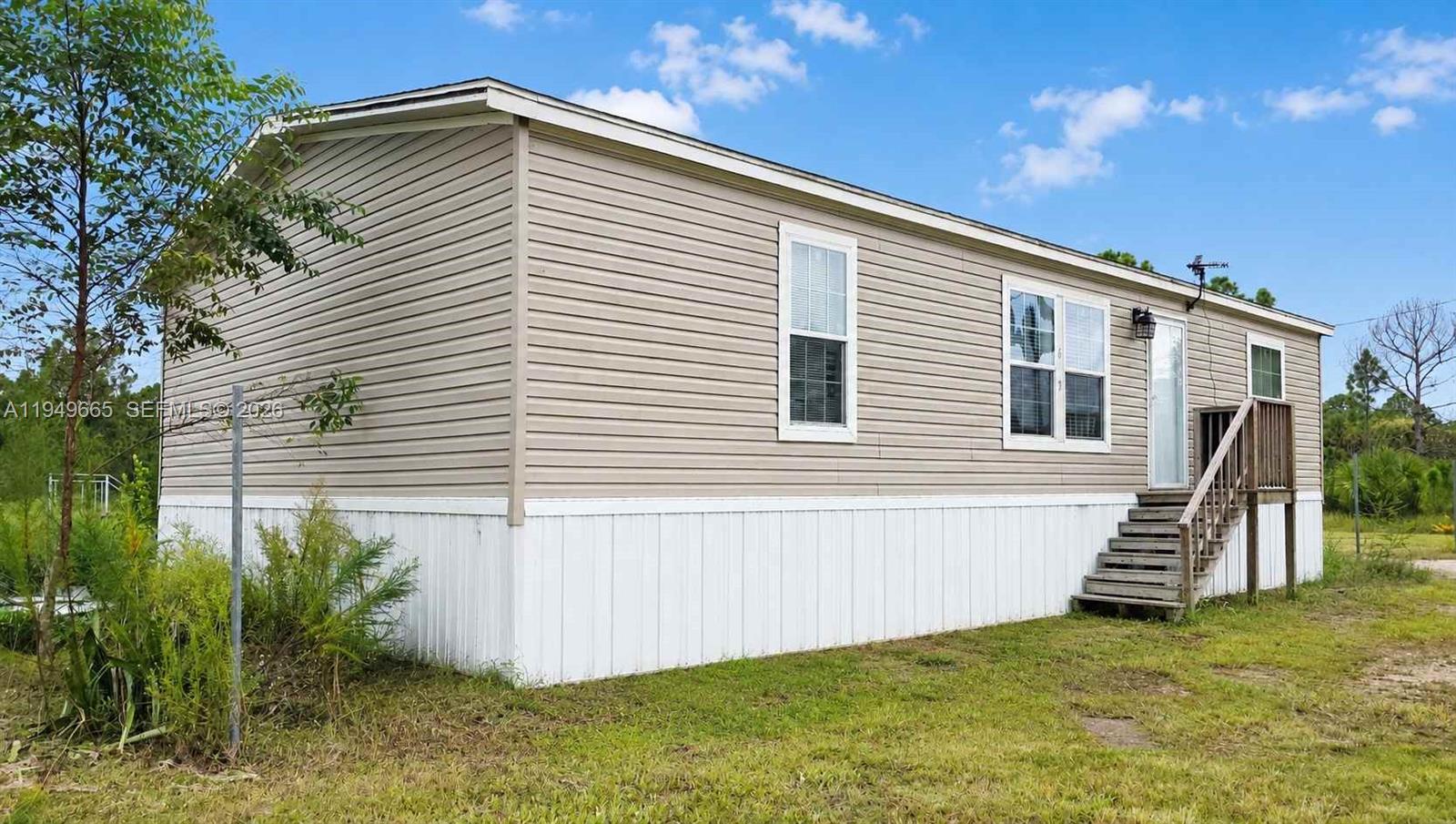 612 Hunting Club Avenue Clewiston, FL 33440 - Photo 4 of 59